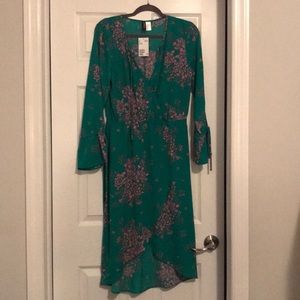 Pretty NWT green & pink hi-Lo midi dress. Sz M